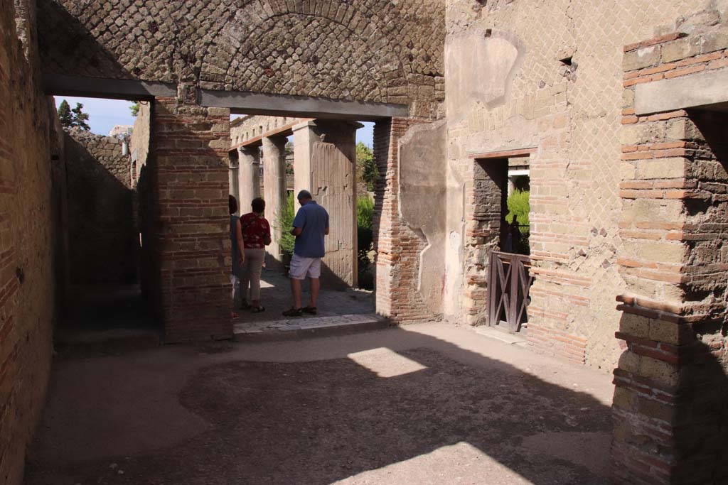 II.2 Herculaneum, September 2019. Looking south from entrance room with doorway to peristyle, in centre.
Originally when excavated, this area would have had an upper floor.
The mosaic floor shown in the Gell plan previously seen, would have been from the upper floor above this room. Photo courtesy of Klaus Heese.